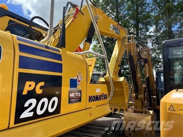 Komatsu PC 200-8 Roomikekskavaatorid