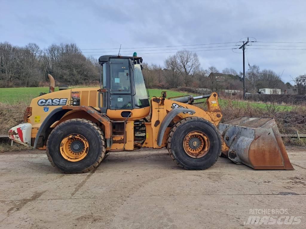 CASE 921 F Rataslaadurid