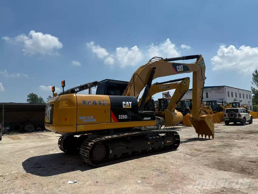 CAT 320 D Roomikekskavaatorid