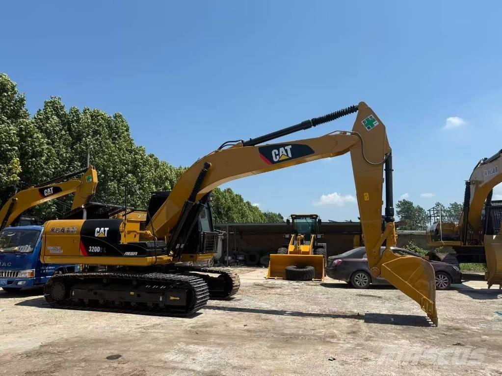 CAT 320 D Roomikekskavaatorid