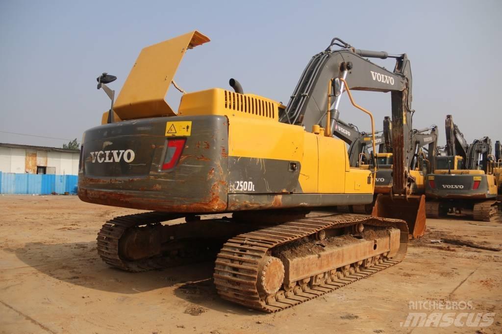 Volvo EC250 Roomikekskavaatorid