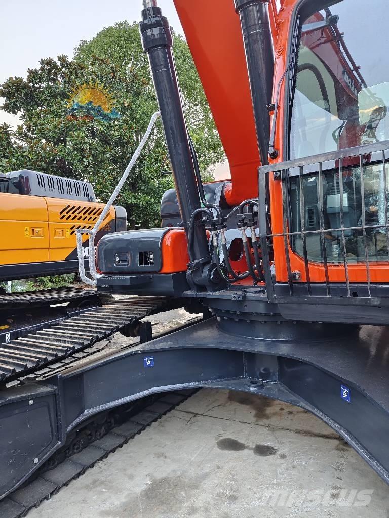 Doosan DX 300 LC Roomikekskavaatorid