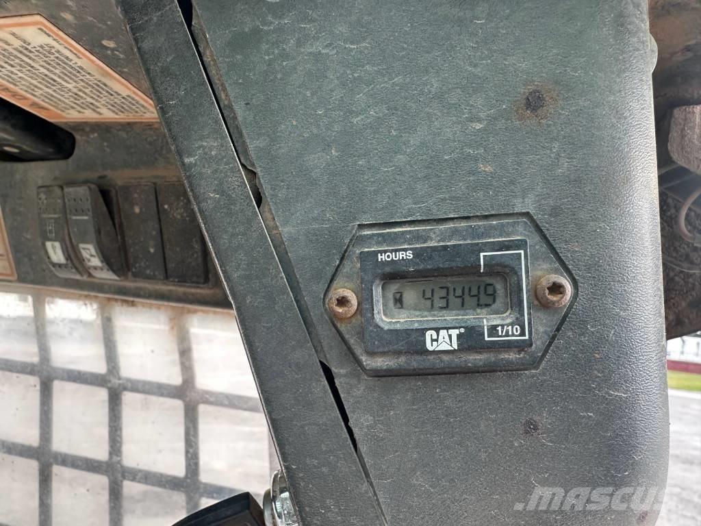 CAT 247 Kompaktlaadurid