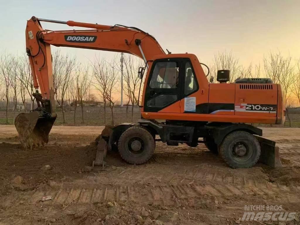 Doosan DH 210 W Ratasekskavaatorid