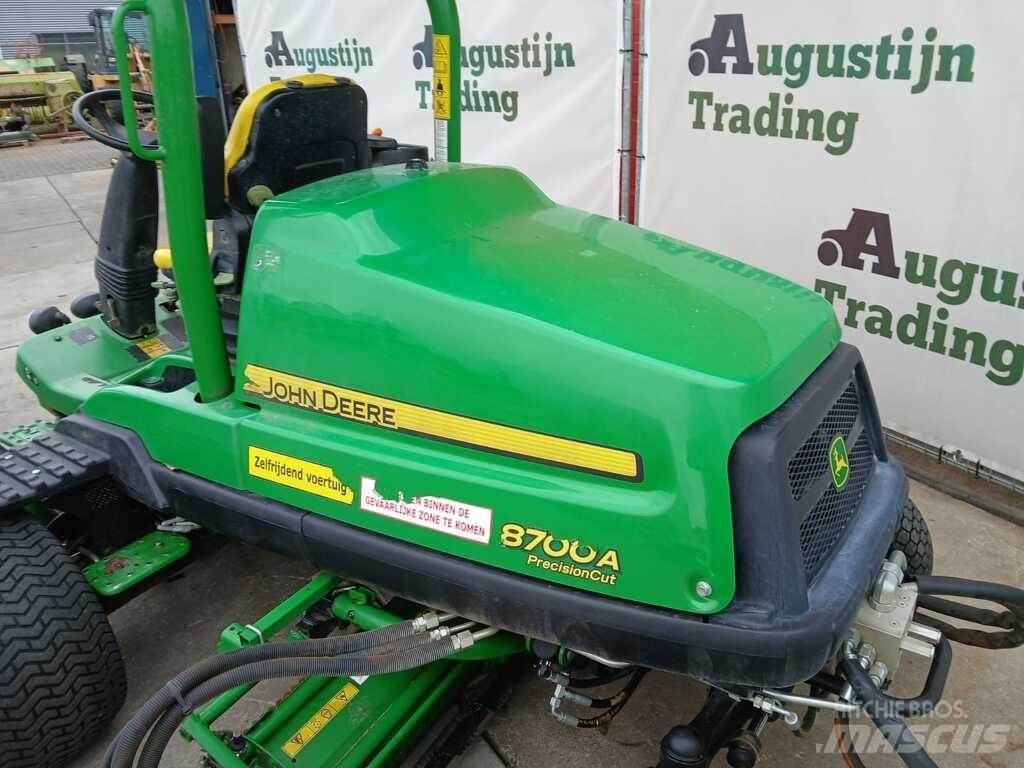 John Deere 8700 A Murutraktorid