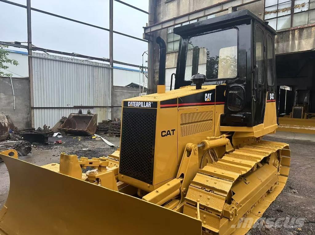 CAT D 4 C Buldooserid