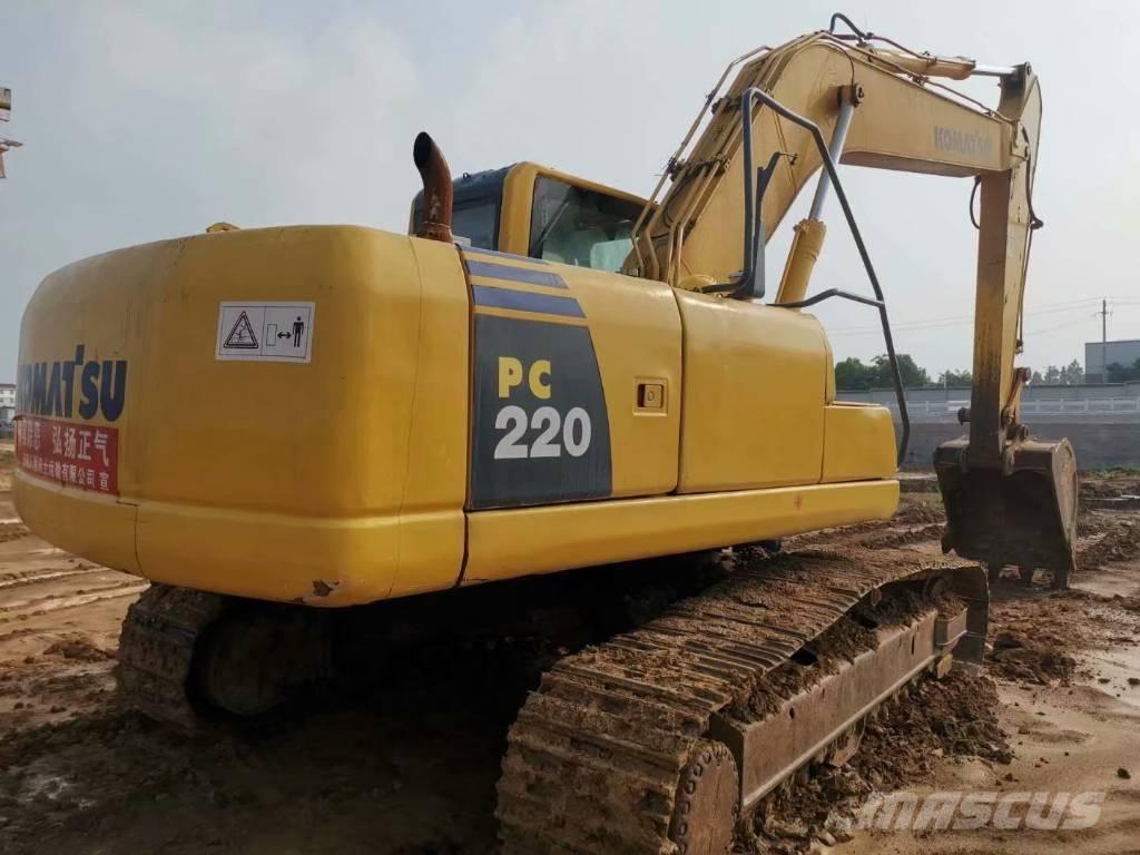 Komatsu PC 220-8 Roomikekskavaatorid