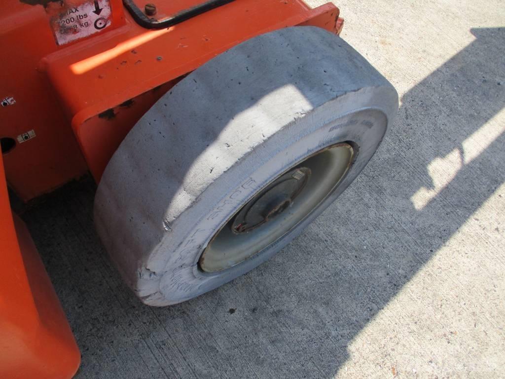 JLG E 400 AJPN (146) Iseliikuvad poomtõstukid