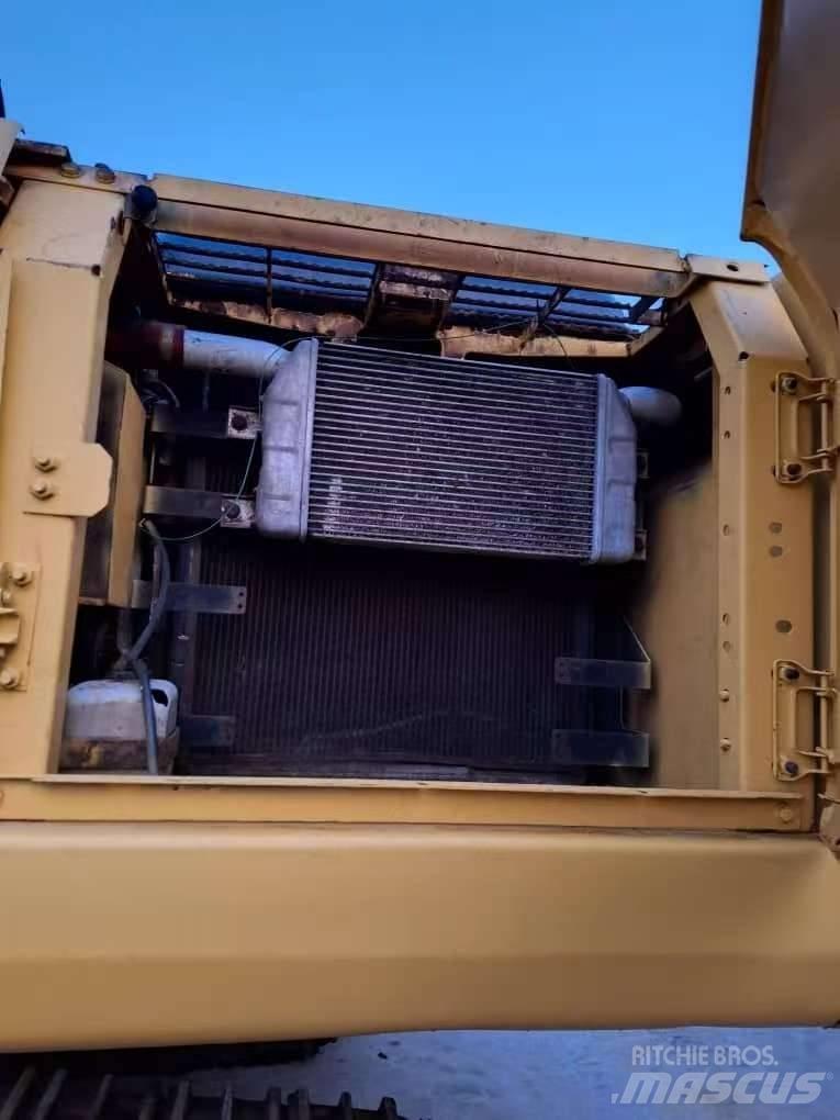 Komatsu PC 200-7 Roomikekskavaatorid
