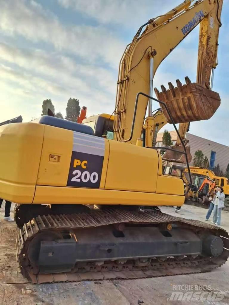 Komatsu PC 200-7 Roomikekskavaatorid