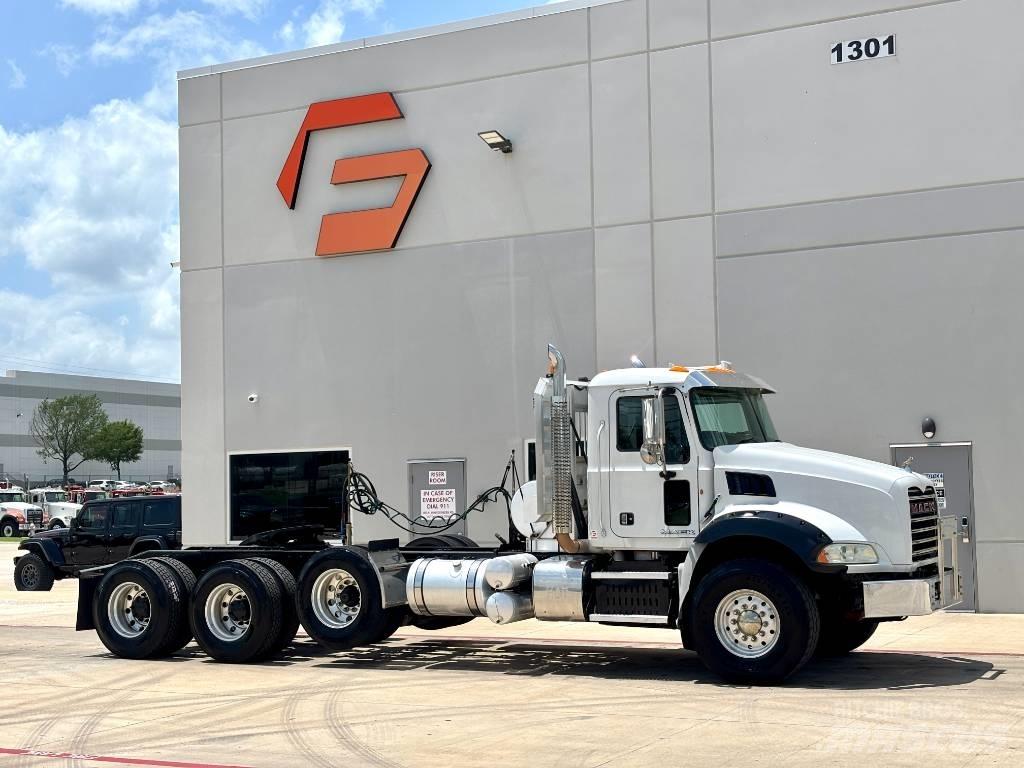 Mack Granite GU 813 Sadulveokid