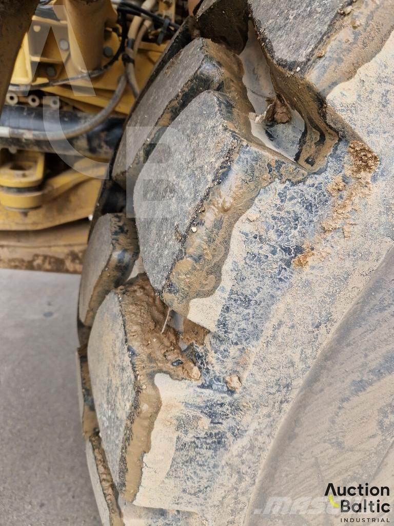 CAT 735C Liigendraamiga pinnaseveokid