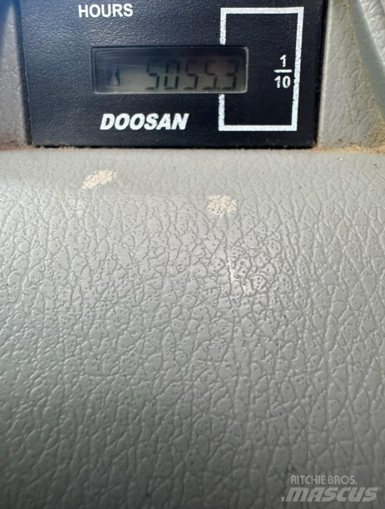 Doosan DX 140 W Ratasekskavaatorid