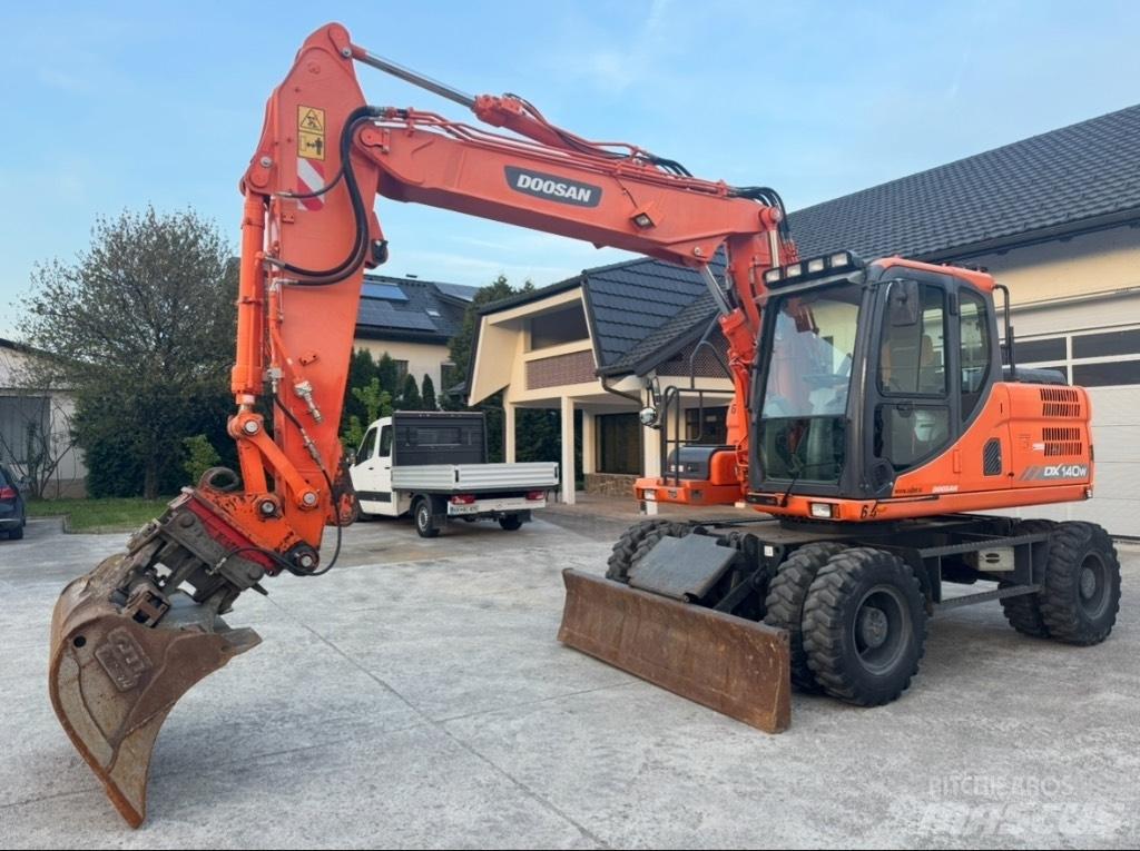 Doosan DX 140 W Ratasekskavaatorid