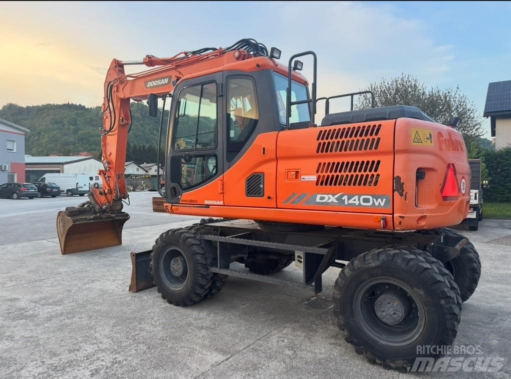 Doosan DX 140 W Ratasekskavaatorid