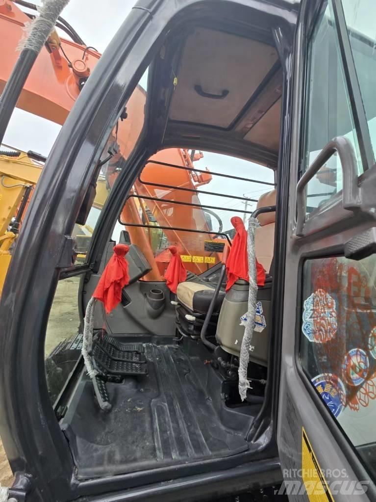 Hitachi ZX 135 US Roomikekskavaatorid