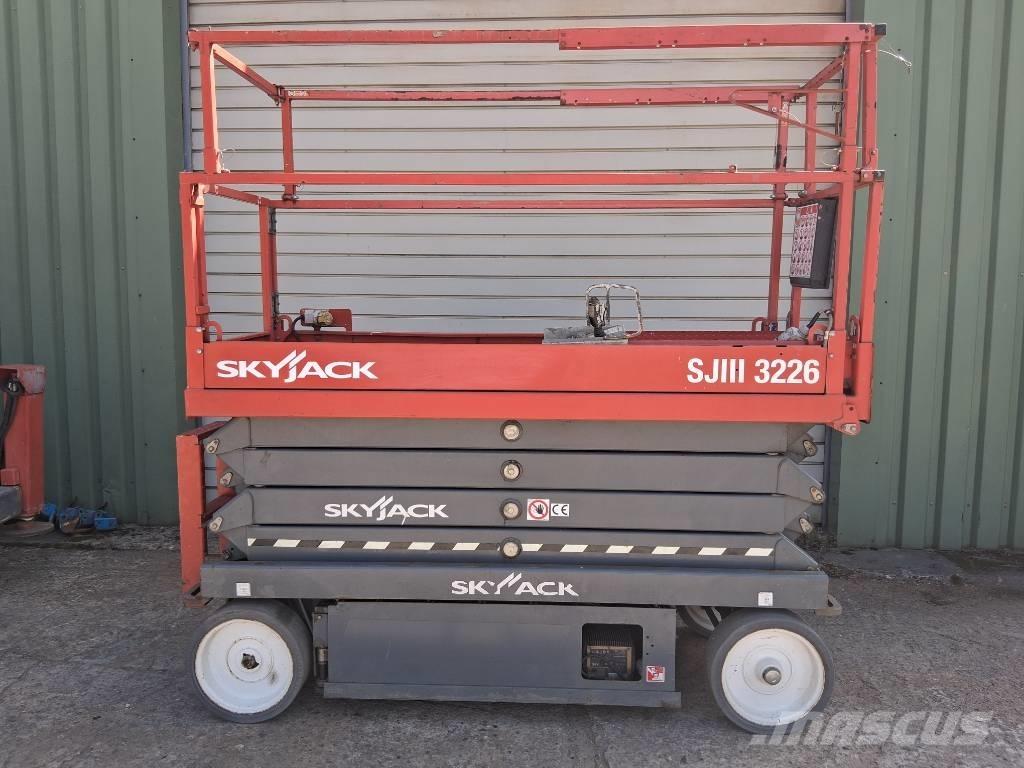 SkyJack SJ III 3226 Käärtõstukid