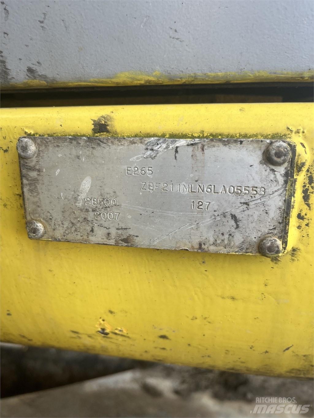 New Holland E 265 B Roomikekskavaatorid