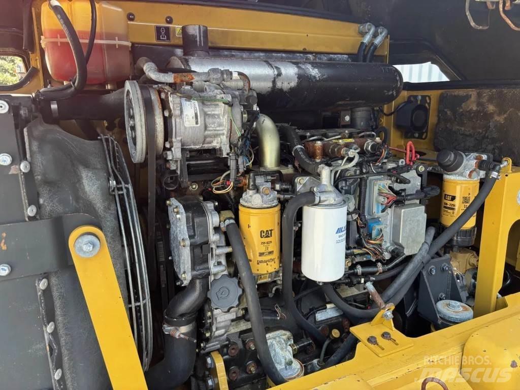 CAT IT 14G Rataslaadurid