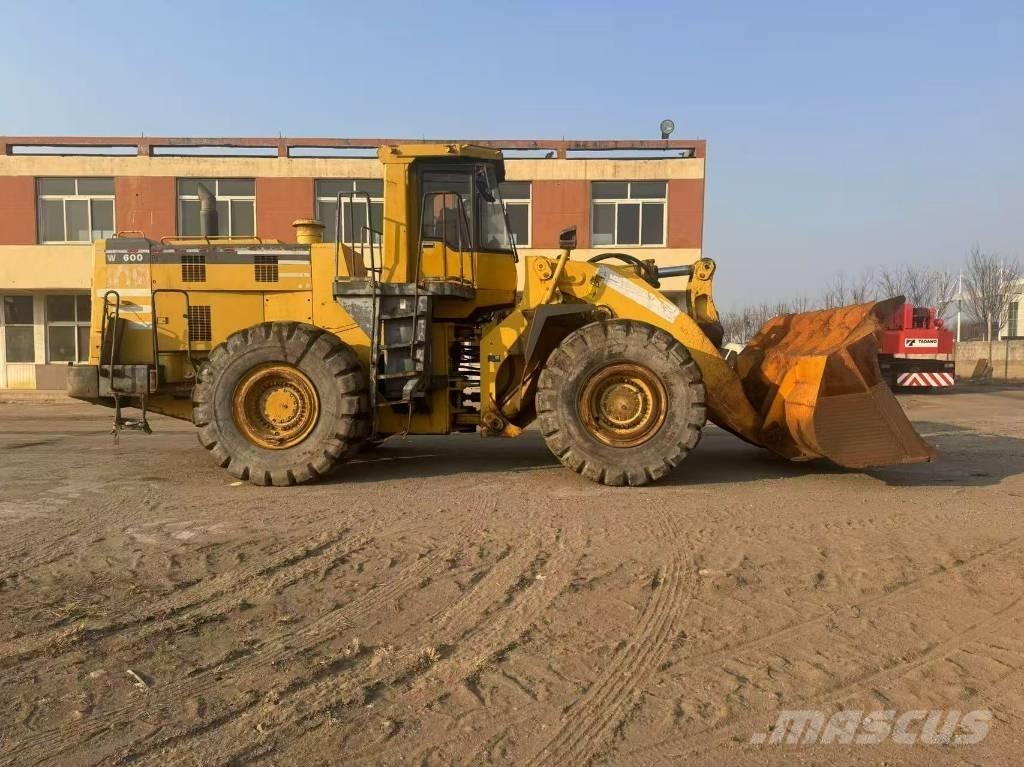 Komatsu WA 600-3 Rataslaadurid