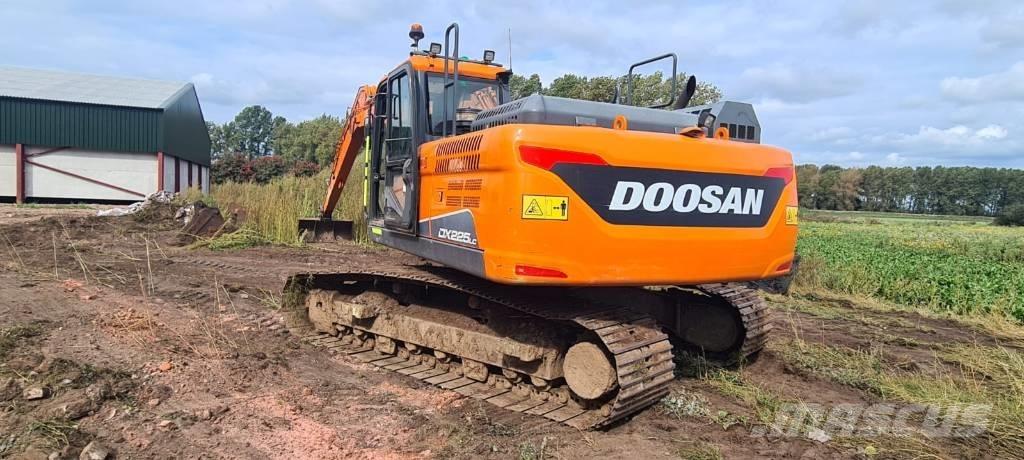 Doosan DX 225 LC-5 Roomikekskavaatorid