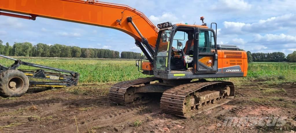 Doosan DX 225 LC-5 Roomikekskavaatorid