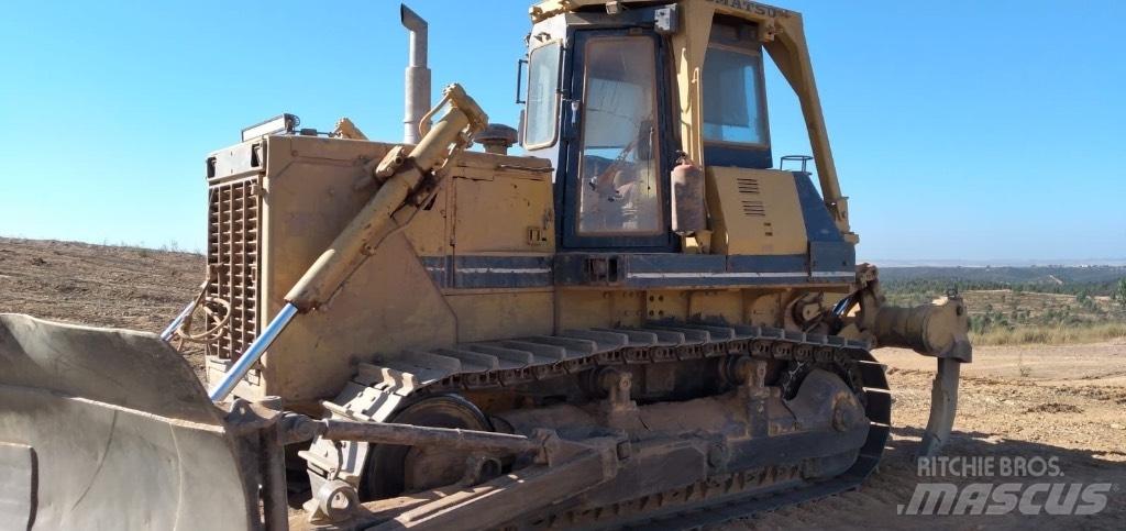 Komatsu D 85 E-21 Buldooserid