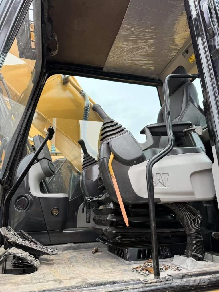 CAT 330 D L Roomikekskavaatorid