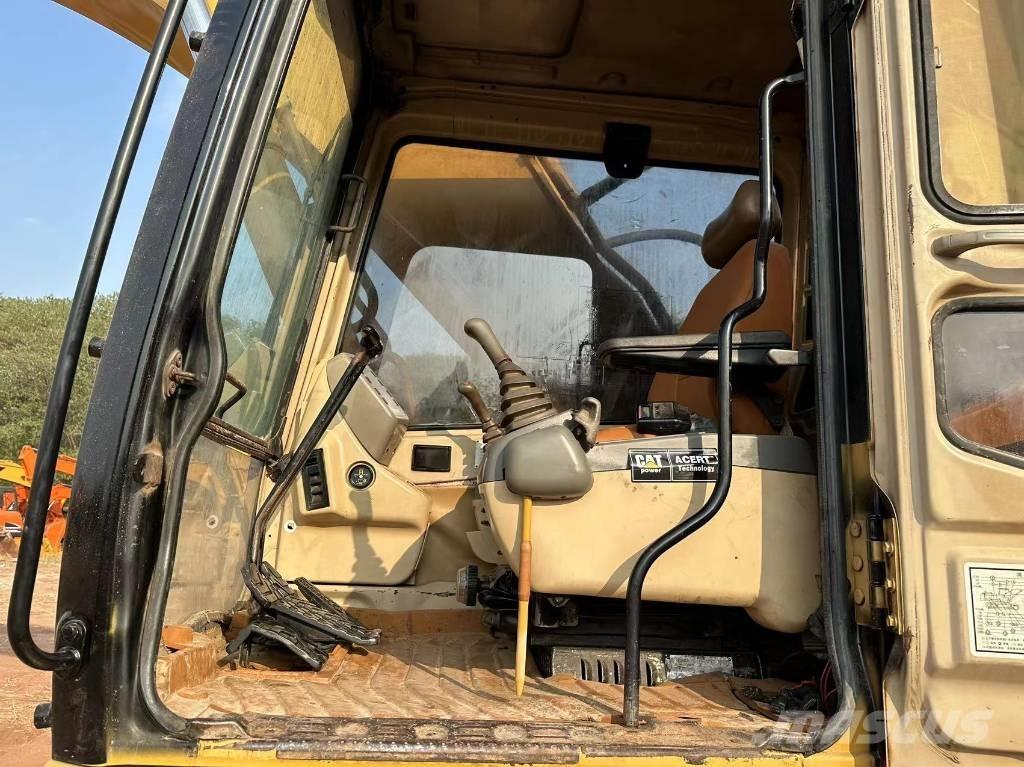 CAT 330 B Roomikekskavaatorid