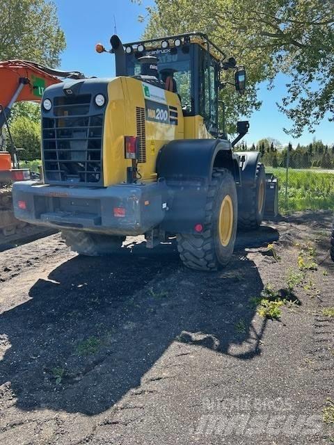 Komatsu WA200-8 Rataslaadurid