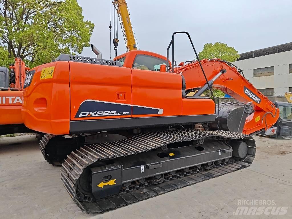 Doosan DX 225 LC-9c Roomikekskavaatorid