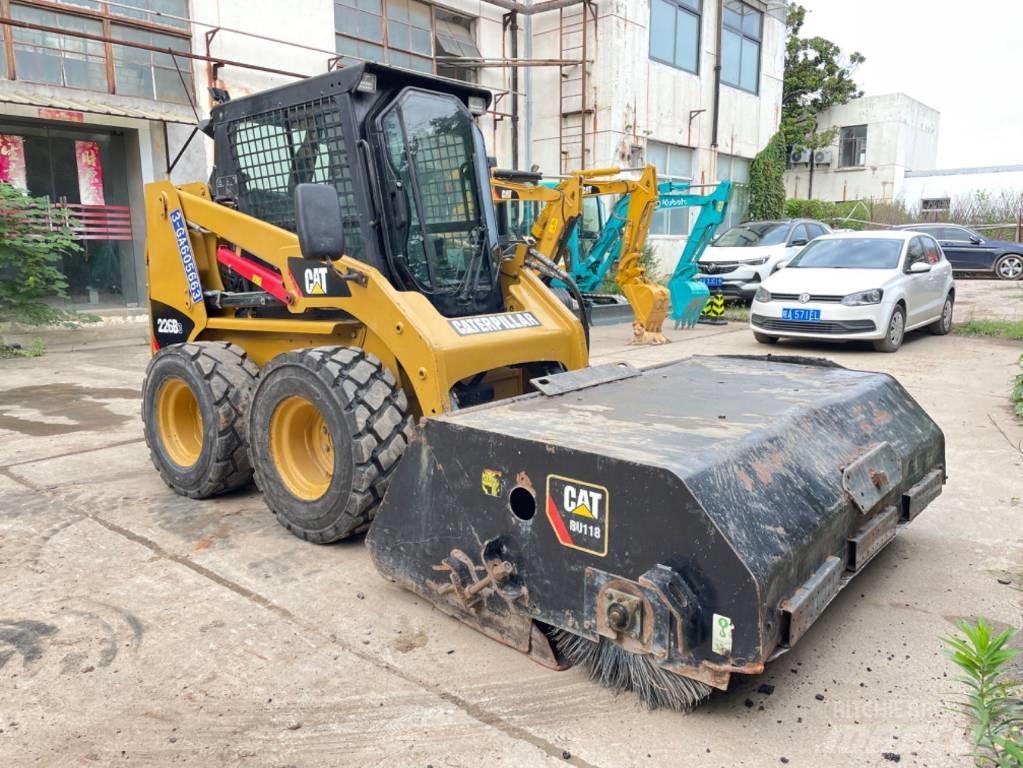 CAT 226B Kompaktlaadurid