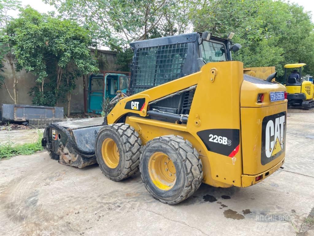 CAT 226B Kompaktlaadurid