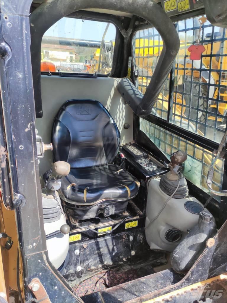 CAT 257 B 2 Roomiklaadurid