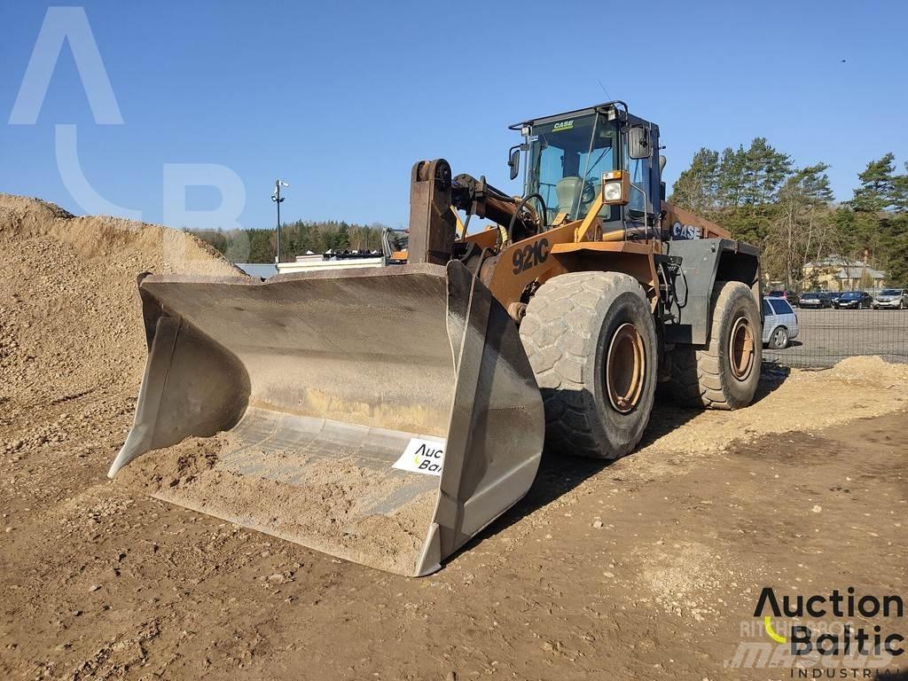 CASE 921 C Rataslaadurid