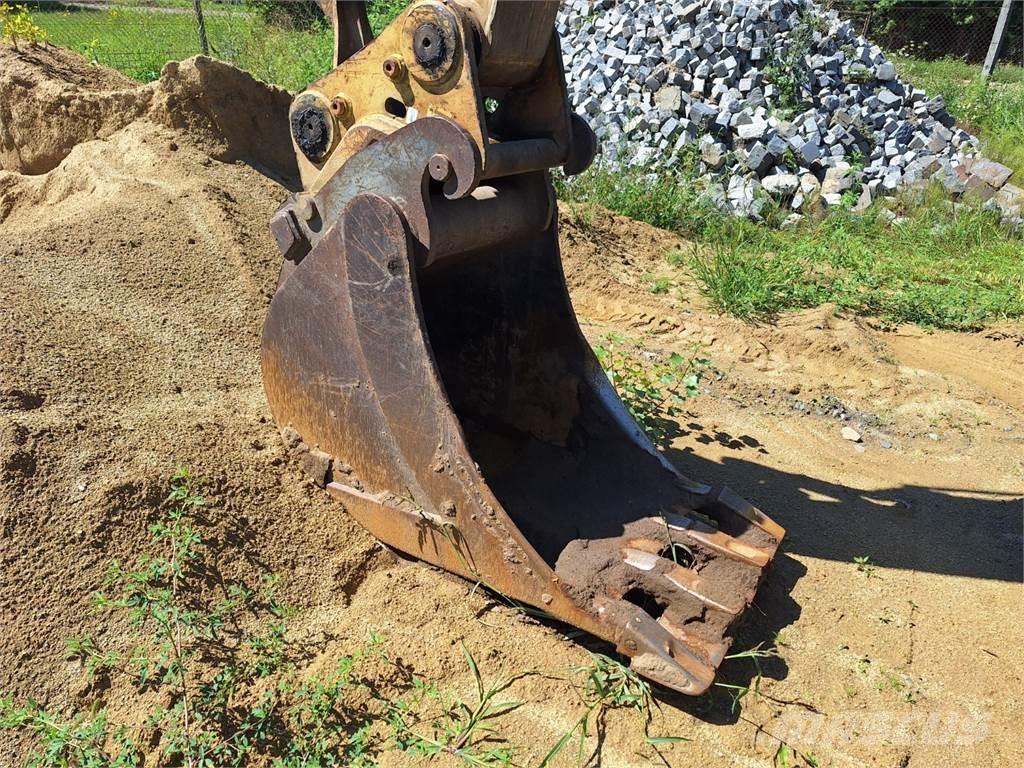 CAT M 318 C 4X4 Muu