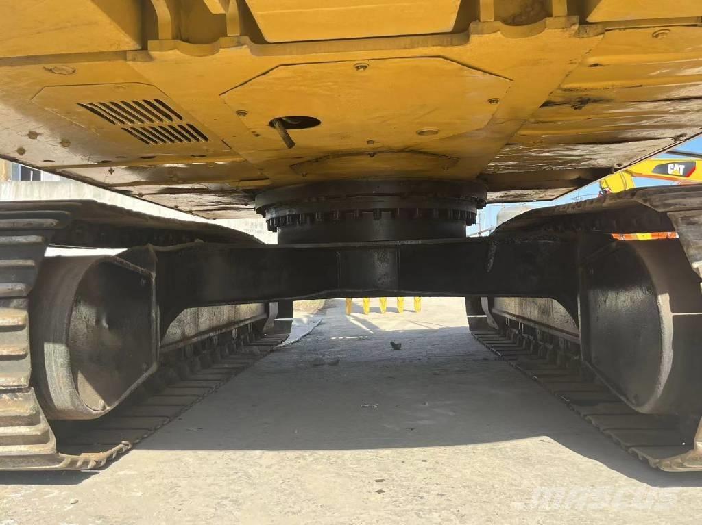 CAT 320 D Roomikekskavaatorid