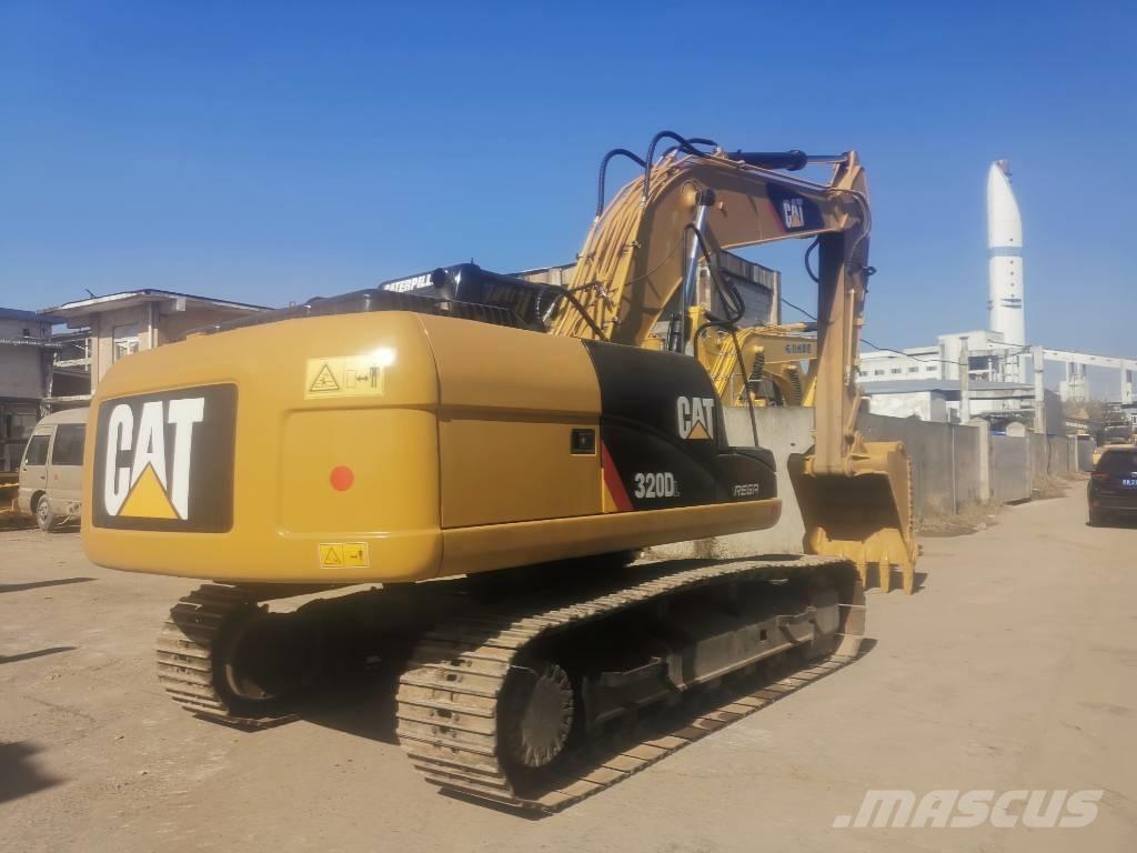 CAT 320 D Roomikekskavaatorid