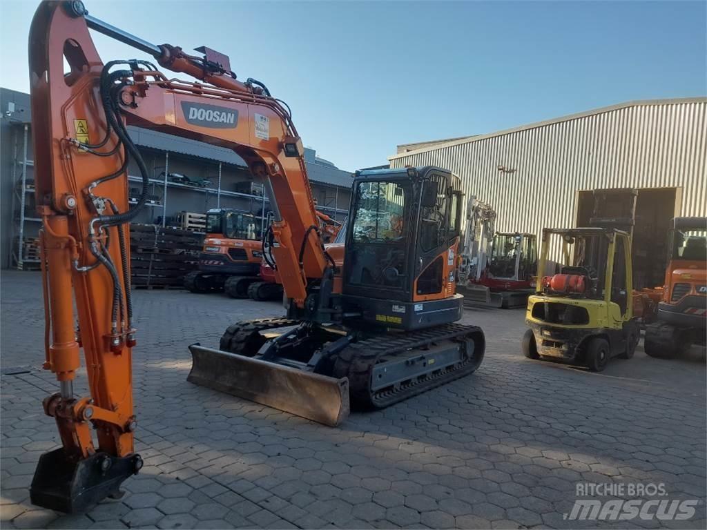 Doosan DX85R-3 Väikeekskavaatorid 7t-12t