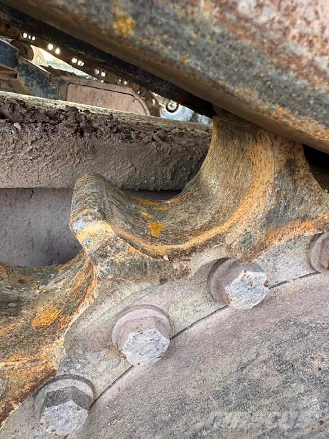 Hitachi ZX650LCH Roomikekskavaatorid