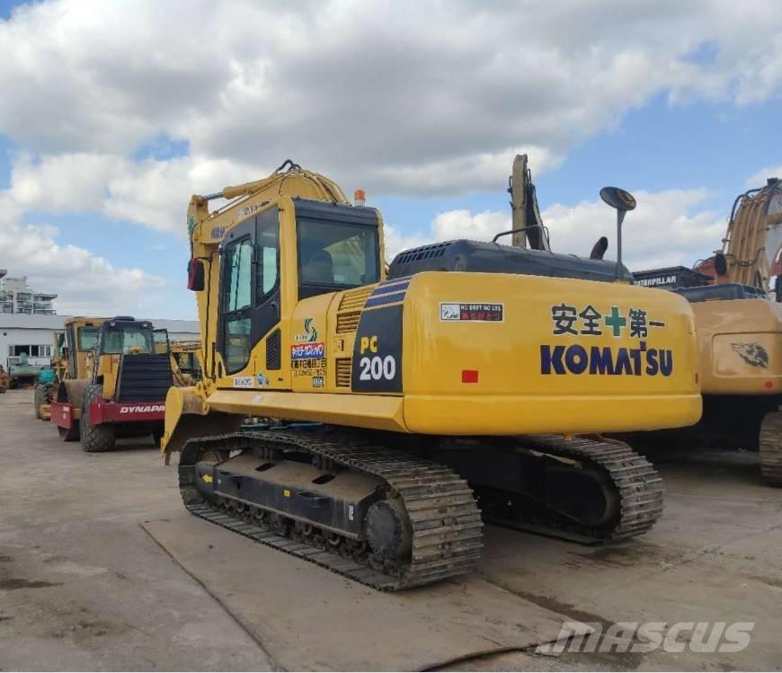 Komatsu PC 220-8 Roomikekskavaatorid