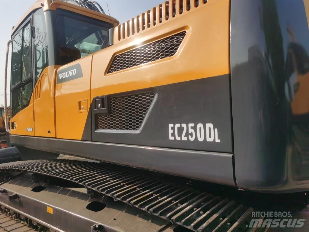 Volvo EC 250 D L Roomikekskavaatorid
