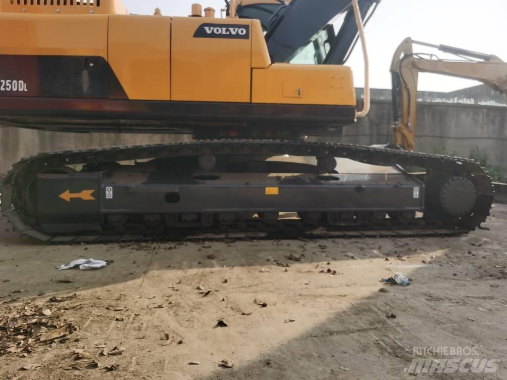 Volvo EC 250 D L Roomikekskavaatorid