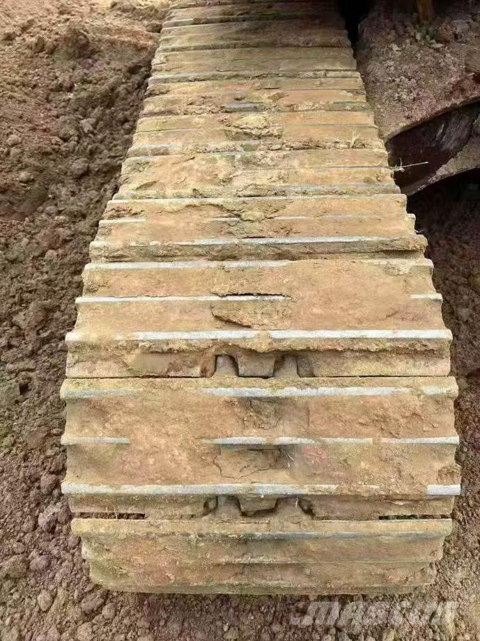 CAT 320 D L Roomikekskavaatorid