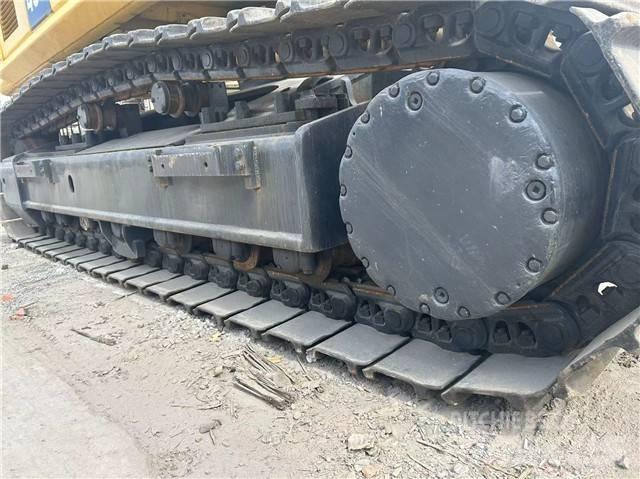 Komatsu PC 450-8 Roomikekskavaatorid