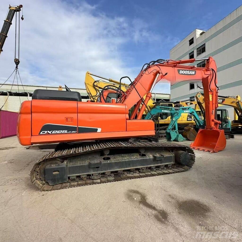 Doosan DX 225 LC-9C Roomikekskavaatorid
