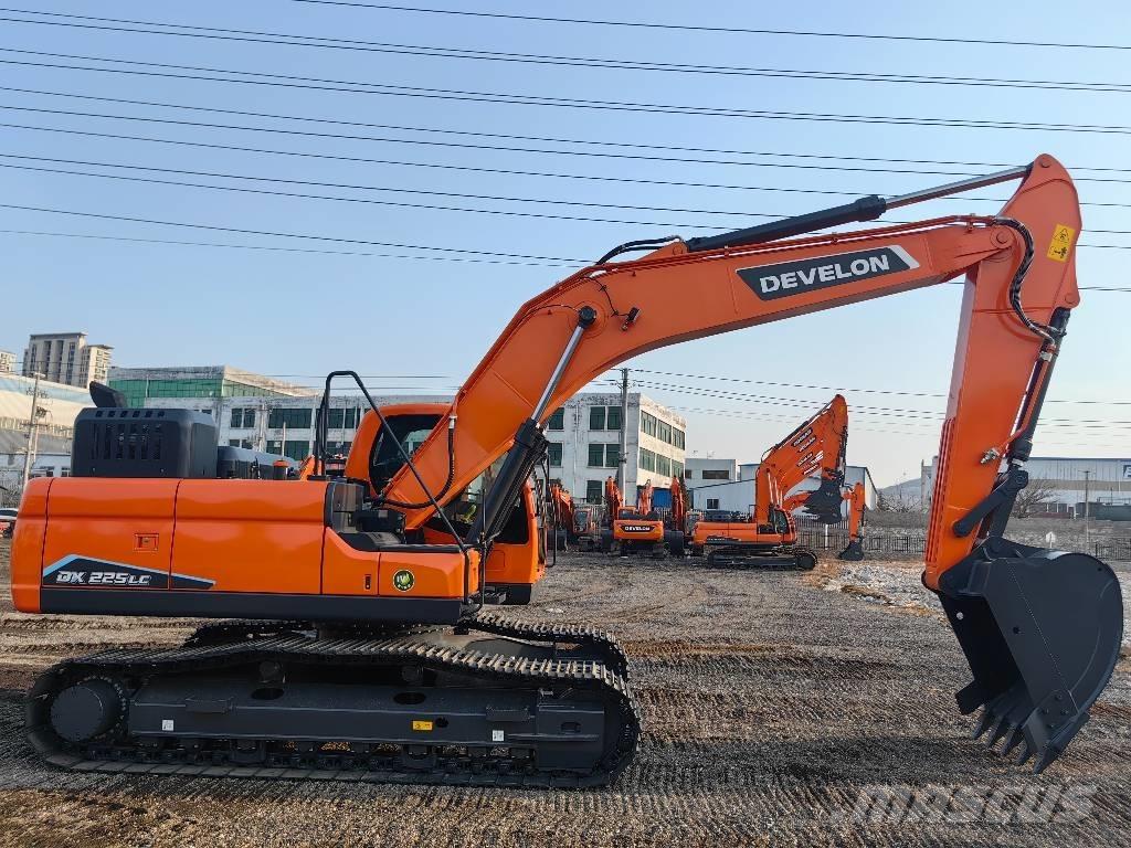 Doosan DX225 Roomikekskavaatorid
