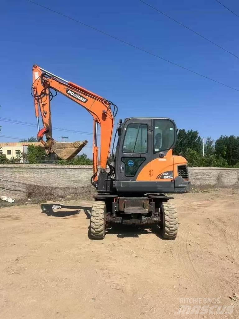 Doosan DX60W Ratasekskavaatorid