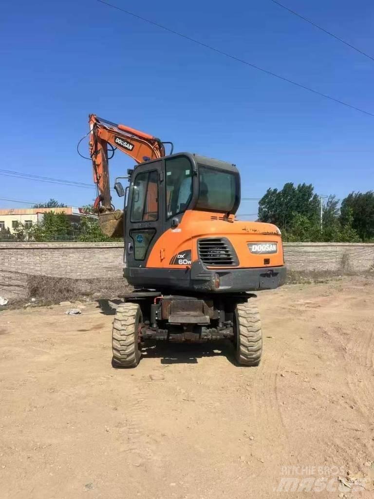 Doosan DX60W Ratasekskavaatorid