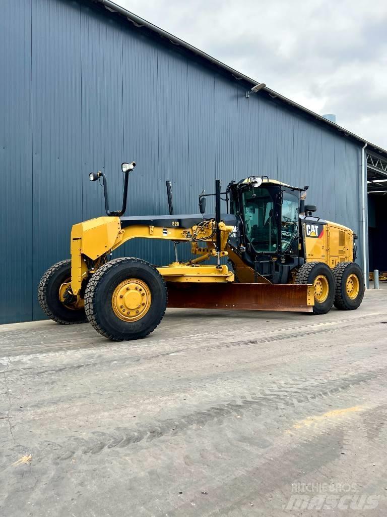 CAT 140M2 AWD Greiderid